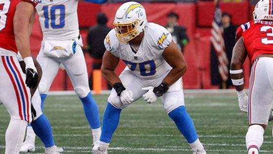 Sources - Chargers reach 4-year, $114M deal with Rashawn Slater