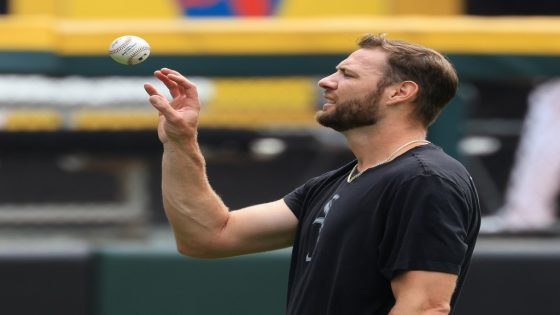 Chicago White Sox game vs. Philadelphia Phillies delayed