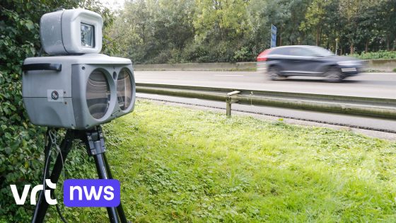 Politie flitst autobestuurder tegen 195 kilometer per uur op baan in Herselt waar je maar 70 mag