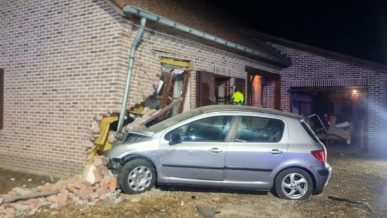 Automobilist onder invloed van drugs ramt woning: veertiger gearresteerd