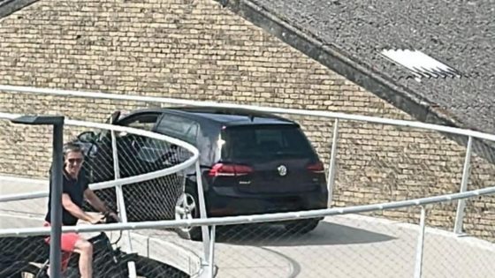 Oeps: vrouw (81) vergist zich en rijdt zich vast op 200 meter lange gloednieuwe fietsbrug
