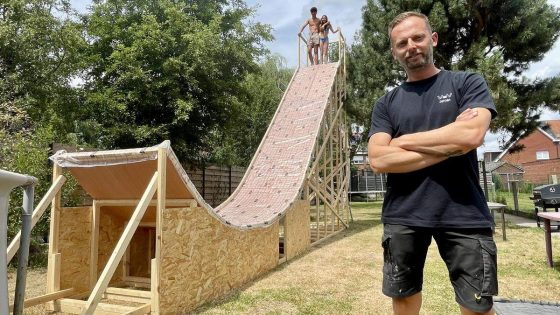 Vader en zoon bouwen 5 meter hoge glijbaan in hun tuin: “Het is wat uit de hand gelopen”
