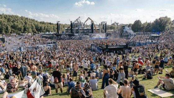 Federaal parket bevestigt onderzoek naar klachten wegens oorlogsmisdaden tegen bezoekers Tomorrowland