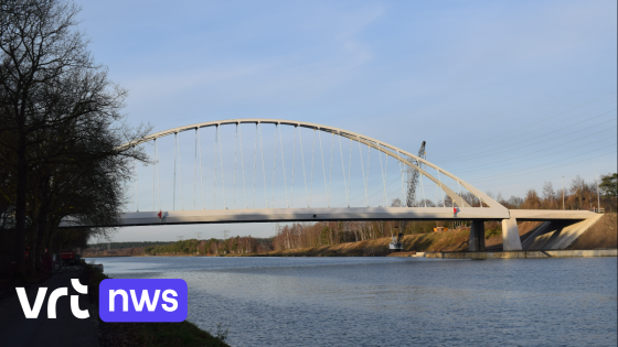 Vlaamse overheid start met proef met zonnepanelen in oevers Albertkanaal in Hasselt