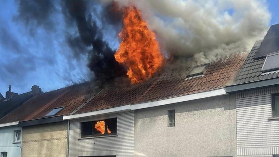 Vier woningen onbewoonbaar na uitslaande dakbrand in Ledeberg