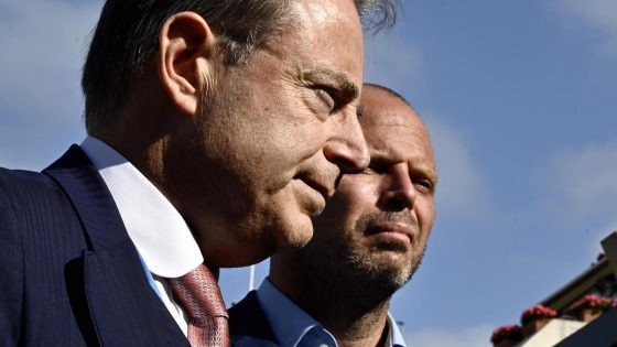 Verontwaardiging bij Franstaligen omdat De Wever en Francken “Vive la Belgique” weigeren te zeggen: “Ik ga me niet belachelijk maken”
