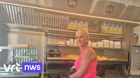Elf maanden na brand gaat frituur Peggy opnieuw open in Bost: "Dankzij steun van vriendinnen, klanten en vader"