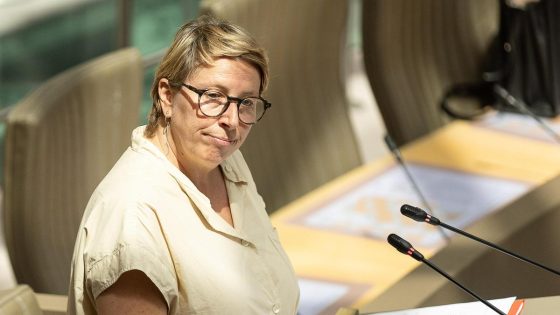 Heeft Gennez gelogen over premie voor onthaalouders? N-VA brengt Vooruit-minister in lastig parket