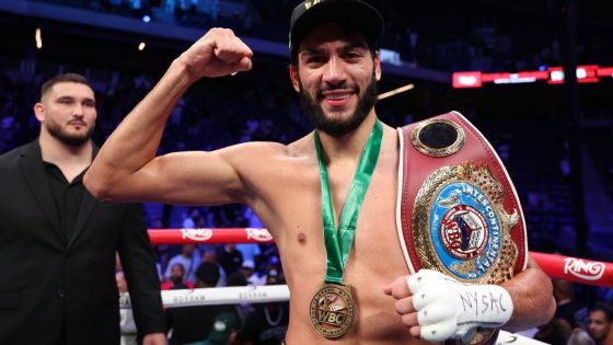 Hamzah Sheeraz posts fifth-round TKO of Edgar Berlanga