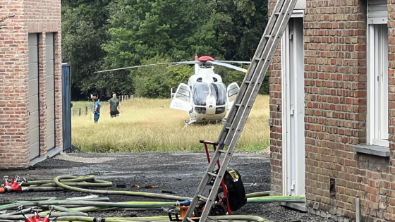 Mama (28) ontsnapt met kinderen van 6 en 7 uit verwoestende woningbrand, huisdieren overleven het niet