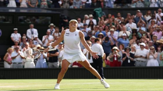 Wimbledon final: Iga Swiatek routs Amanda Anisimova to win first Wimbledon title