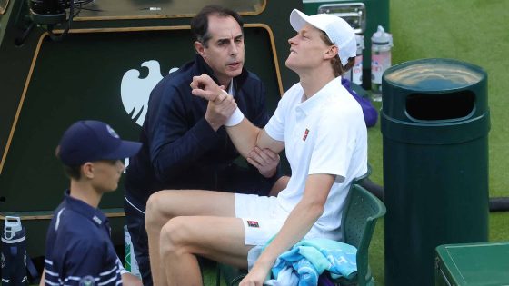 Jannik Sinner receives treatment from ATP physio Alejandro Resnicoff after his fall against Grigor Dimitrov.