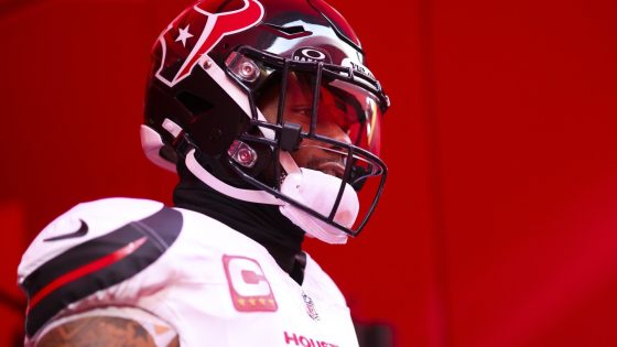 Report: Joe Mixon is expected to miss extended time with foot injury