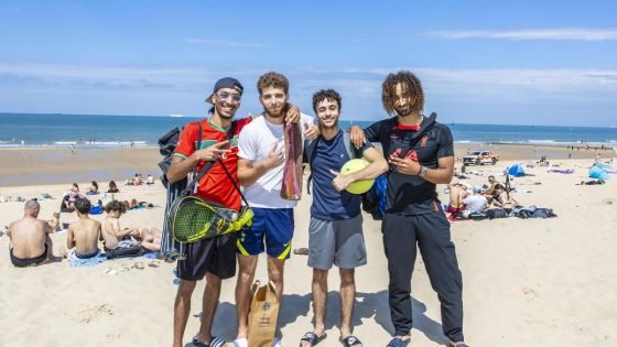Op pad in Knokke, waar toestroom van Noord-Franse jongeren de gemoederen beroert: “Als mensen zich ergeren omdat we ons amuseren, dan ligt het probleem bij hen” - HBVL