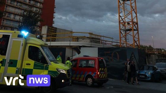 Man (32) uit Oudenaarde beklimt torenkraan in Nieuwpoort-Bad, politie grijpt in