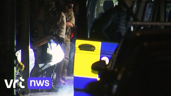 Man gijzelt vrouw urenlang in woning in Hoevenen, speciale eenheden arresteren hem