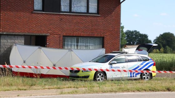 Man steekt vrouw in brand en slaat op de vlucht in Helchteren