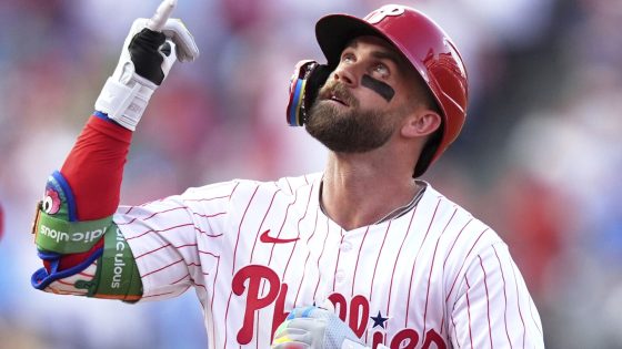 Manfred confronted by Harper during meeting, AP source says