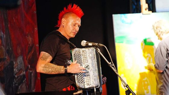 Marino Punk (59) speelt de emoties van zich af op de Gentse Feesten, na verlies van zijn vrouw Debbie: “Ik sta met tranen op het podium”