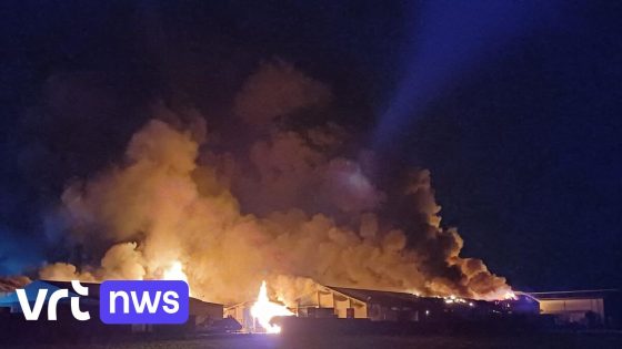 Zware brand bij bedrijf in Westrozebeke bij Staden, 3.000 inwoners moeten woning zo snel mogelijk verlaten