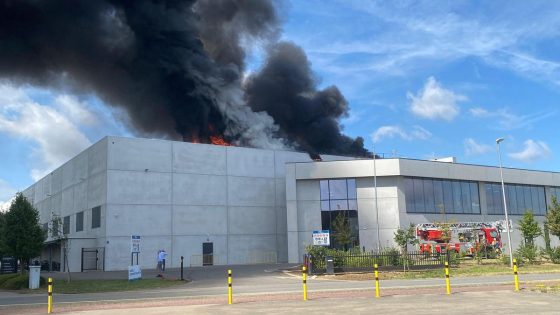 Zware industriebrand uitgebroken door dakwerken in Sint-Truiden
