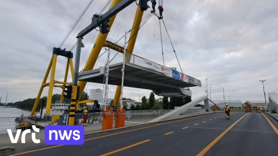 Meulestedebrug in Gent tijdlang defect door hitte: "Probleem opgelost, hopelijk gebeurt het vandaag niet opnieuw" 