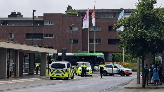 Negen arrestaties na steekpartij voor Lommelse kerk: politie onderzoekt nog waar verdachten verblijven - HBVL