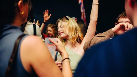 Om 21 uur alles geven, om 23 uur naar bed: feestjes die vroeg beginnen en eindigen zijn razend populair