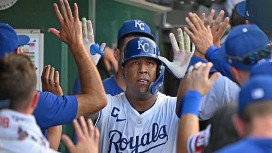 Perez homers twice as Royals down Pirates 4-3