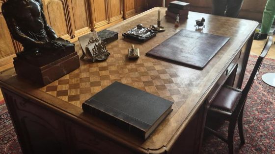 Uniek bureau dat vermist was sinds 1925, duikt nu op in Nederland