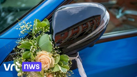 Roekeloos rijgedrag en luide knallen tijdens trouwstoet in Roeselare, politie vindt ook alarmpistool