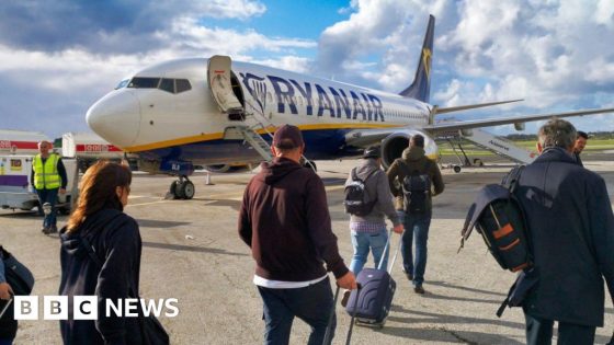 Ryanair boss considers raising staff bonus for spotting oversized bags