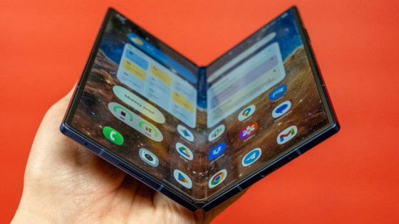Samsung Galaxy Z Fold 7 bent
