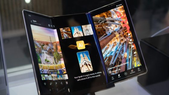 Samsung seems to have leaked its own trifold phone design