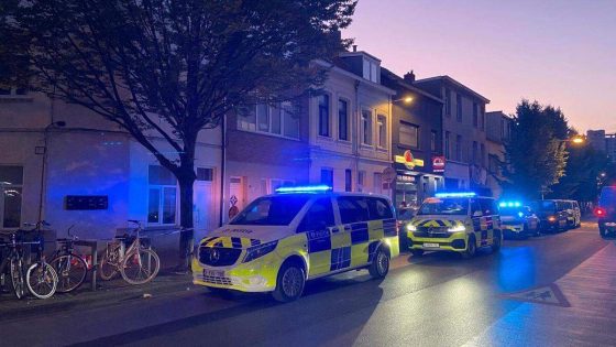 Voorbijganger raakt gewond bij schietpartij op Kiel: daders zijn gevlucht, lab ter plaatse voor sporenonderzoek