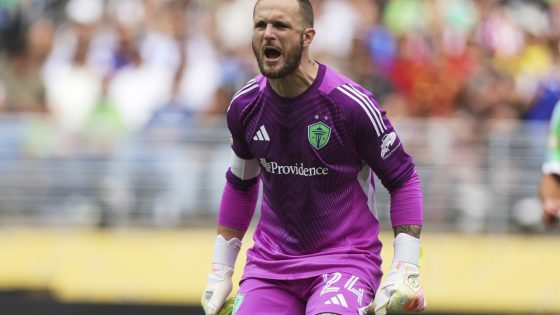 Sounders goalkeeper Stefan Frei driven away by ambulance after injury