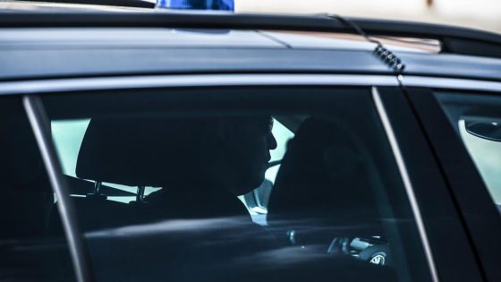 Achtervolging tegen 214 kilometer per uur: bestuurder (19) zonder rijbewijs en passagier opgepakt