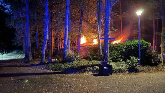 UPDATE. Chalet brandt volledig uit in park De Krieckaert in Gellik: “Bewoner heeft net vader verloren”