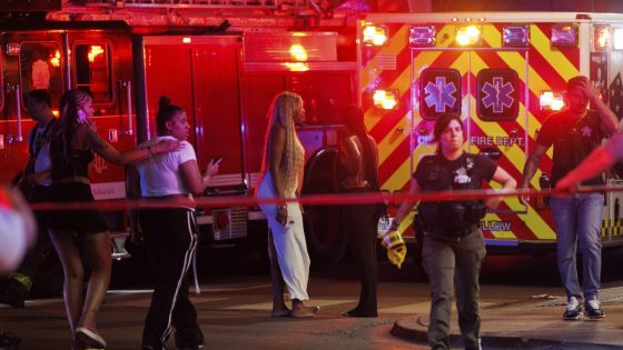 Chicago shooting leaves 4 dead and 14 wounded, police say