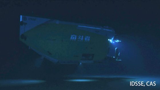 Submersible finds sea creatures thriving in the deepest parts of the ocean