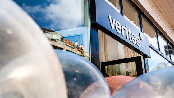 Veritas knoopt opnieuw aan met tijdsgeest: oudste en meest vertakte Belgische retailer opent winkels in Schoten en Wijnegem