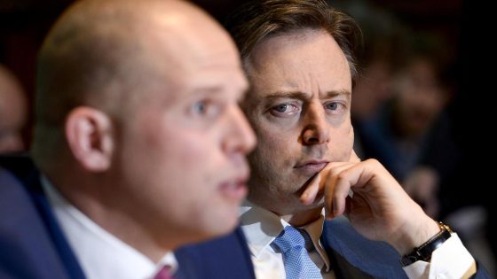 Verontwaardiging in Wallonië omdat De Wever en Francken “Vive la Belgique” weigeren te zeggen: “Ik ga me niet belachelijk maken”