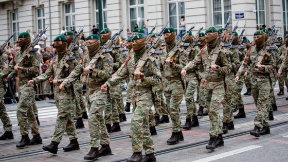 Waarom militairen hun gezicht moeten bedekken tijdens het defilé op 21 juli