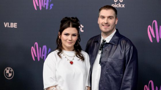 Zangeres Kato vertelt welke carrièrewending ze wil nemen tijdens pauze 'The Starlings': "Het is tijd om iets met mijn diploma te doen"