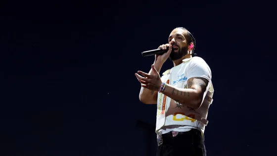 Drake Responds To "F**k Kendrick" Chants During Second Night Of Wireless Festival