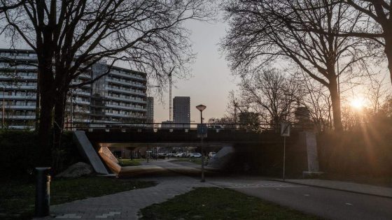 Een deel van Amsterdam-Zuidoost blijft voor langere tijd een zogenoemd veiligheidsrisicogebied, heeft de gemeente besloten. 
