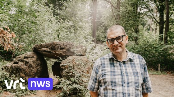 Staat er echt een oude stenen offertafel in het Kluisbos in Ruien?