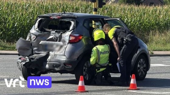 Baby van 9 maanden zwaargewond bij ongeval op ring rond Geel : "Zat op achterbank toen vrachtwagen op auto inreed"