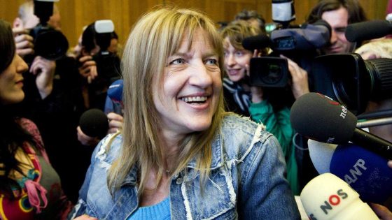 Lucia de B. reageert blij na haar vrijspraak in de rechtbank in Arnhem. 