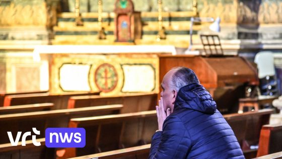 Opvallende actie in Dilsen-Stokkem om sluiting van kerken te voorkomen: "Gedurende 1 uur iedere kerk bezetten"
